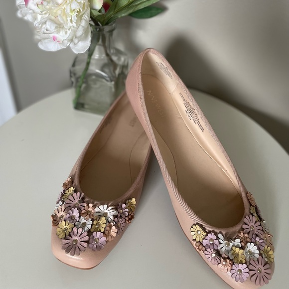 Size 9 Nine West Flats - Picture 2 of 7